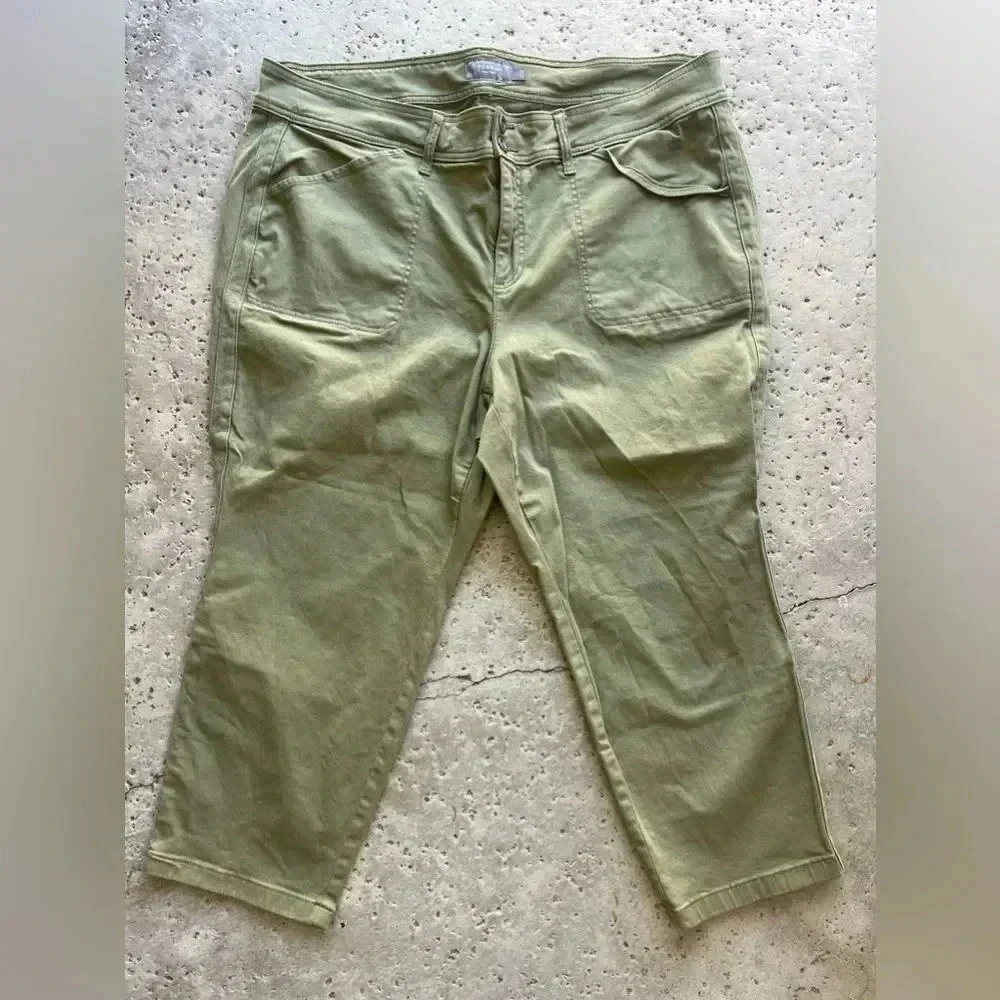 Torrid Olive Green Cropped Stretch Comfort Pants - Size 24 - Picture 6 of 14
